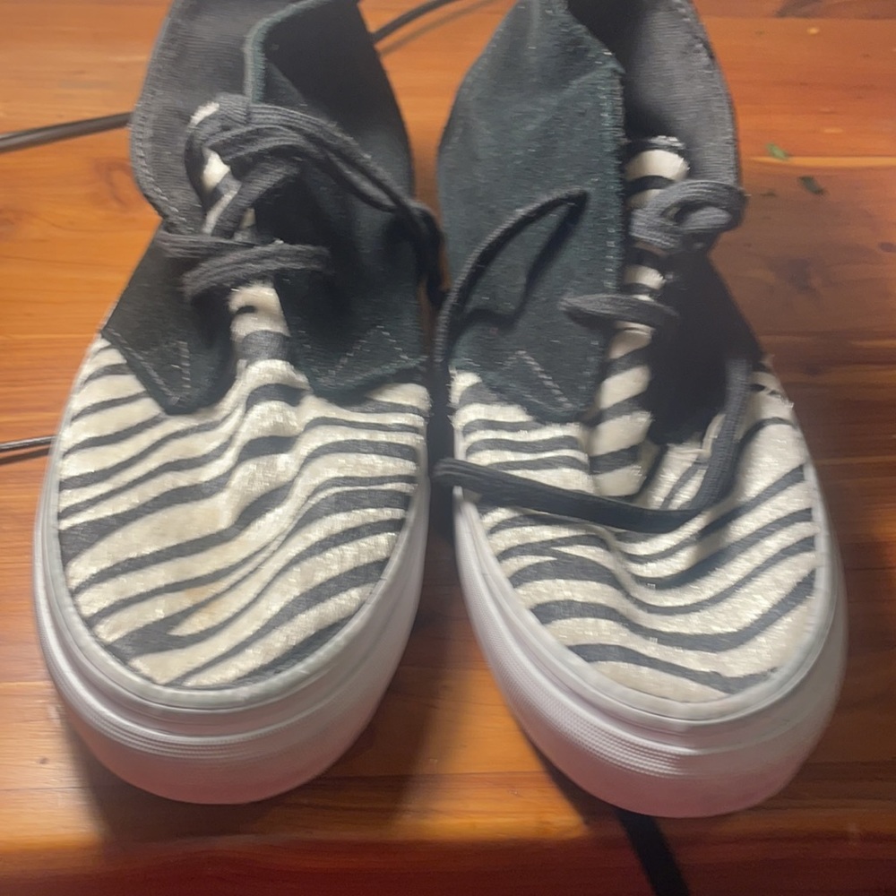Vans - Picture 2 of 5